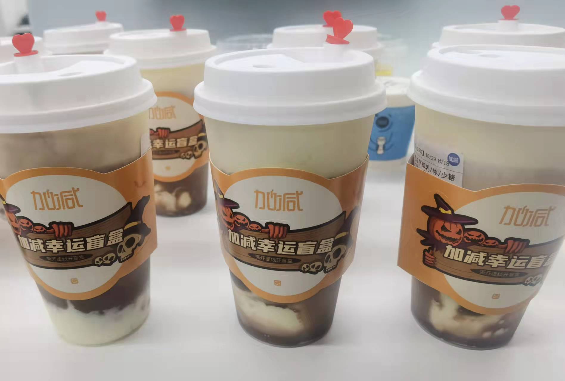 奶茶与盲盒的连系，妥妥捉住年轻消耗者的心